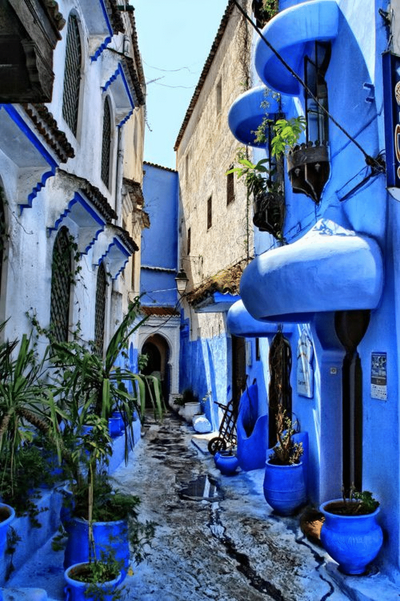 Straatje in Chefchaouen, het blauwe stadje van Marokko