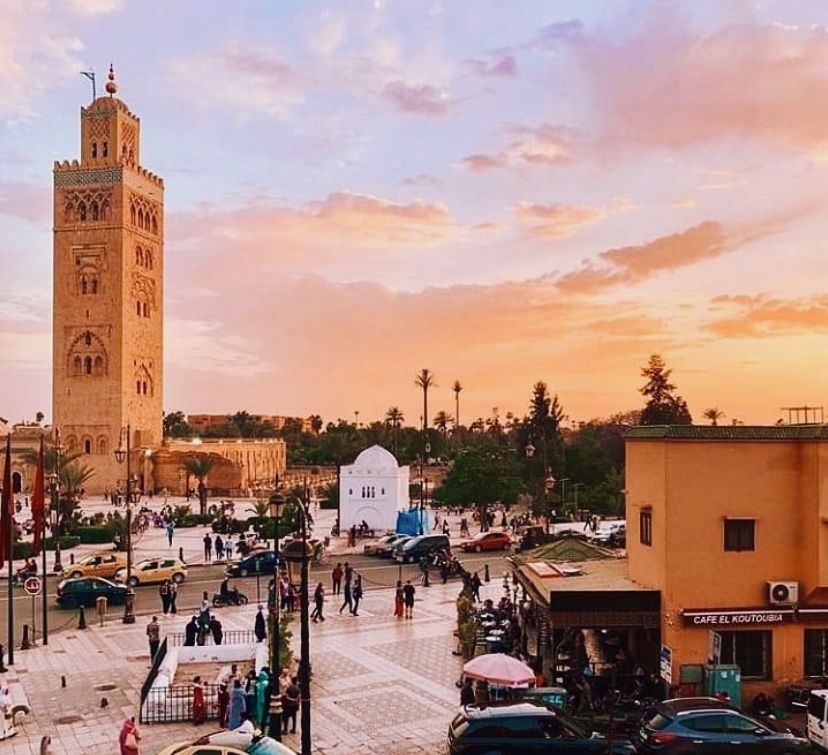 koutoubia moskee bij het djemaa el fnaaplein marrakechMarrakesh de beste en leukste dingen om te doen